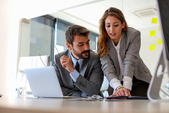 Two employees of the company agree on a new schedule of meetings