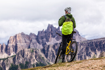 Obraz na płótnie Canvas Cyclist on the trail of the Dolomites, Italy