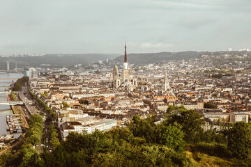 Ausblick auf Rouen Hauptstadt der nordfranzösischen Region Normandie