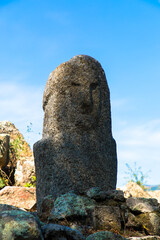 Menhir mit menschlichen Gesicht an der archäologischen Stätte. Freilichtmuseum Filitosa, Korsika