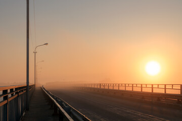 Obraz premium morning fog in the floodplain Belarus, the city VETKA, floodplain Sozh