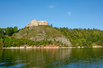 Fototapeta na wymiar calm waters of the Czorsztyn Lake and ruins of Czorsztyn Castle in Poland