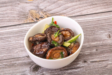 Marinated shiitake mushrooms with herbs