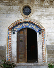 Arch and door of the old building in Istanbul