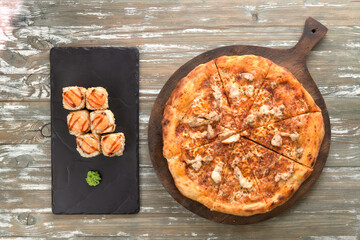 pizza with chicken and rolls