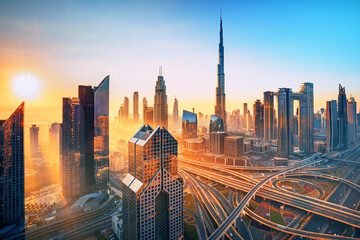 Dubai Downtown, beeindruckende Skyline des Stadtzentrums mit luxuriösen Wolkenkratzern, Vereinigte Arabische Emirate
