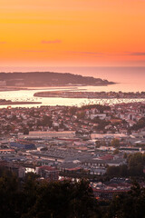 Look at Bidasoa-Txingudi bay with the three cities that formed it: Irun, Hondarribia and Hendaia, at the Basque Country.	
