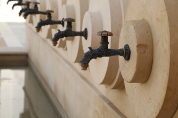 Obraz na płótnie Canvas A close up of a row of water taps