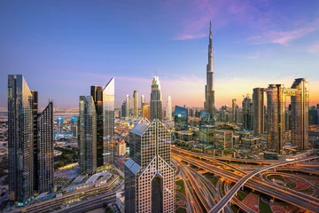 Fototapeten Skyline des Stadtzentrums von Dubai mit luxuriösen Wolkenkratzern, Vereinigte Arabische Emirate © Rastislav Sedlak SK