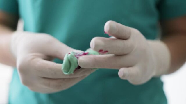 Mixing putty for teeth impression mold