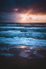 Dramatischer Sonnenuntergang an der Nordseeküste © Florian Kunde