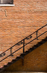 レンガ壁と階段