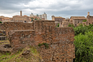 Fototapeta premium View of the Roman Forum ancient monuments. Great view over ancient Forum Romanum of the Capitol hill with Palazzo Senatorio (City Hall), Vittorio Emanuele II monumet and Tabularium, Rome, Italy