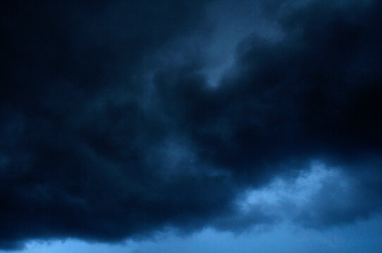 350 件の最適な どんより雲 画像 ストック写真 ベクター Adobe Stock