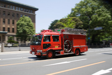 走る消防車