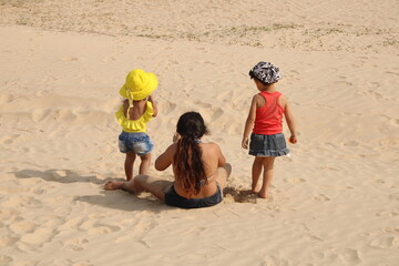 Fototapeta na wymiar children playing in the sand 