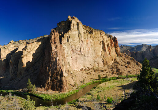 Smith Rock Morning Glory And Picnic Lunch Walls With Crooked River