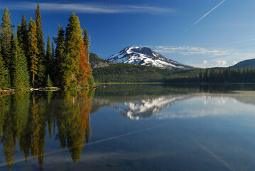 Sunrise on calm Sparks Lake with South Sister and evergreen reflections