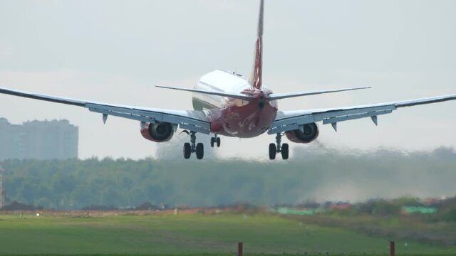 Boeing 737 airliner landing