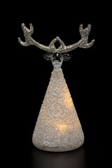 Adorno navideño sobre fondo nergro