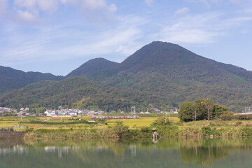 Obraz premium 千股池から見る二上山 