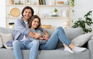 Obraz premium Beautiful man and woman embracing and posing at home