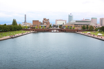 Fototapeta na wymiar 富山県の自然豊かな運河環水公園の風景