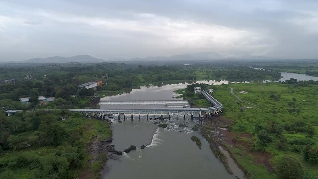 Drone shot Going in Towards Dam
This Particular shot is an Inverse Dolly Shot at the Pisa Dam in Outskirts Of Klayan,Maharashtra