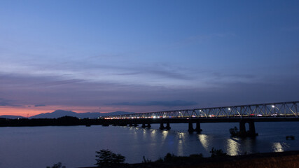 Fototapeta na wymiar 木曽川　濃尾大橋