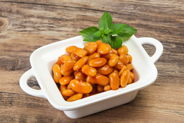 White beans with tomato sauce