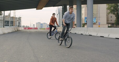 Obraz na płótnie Canvas Extreme bmx cyclists doing bike tricks