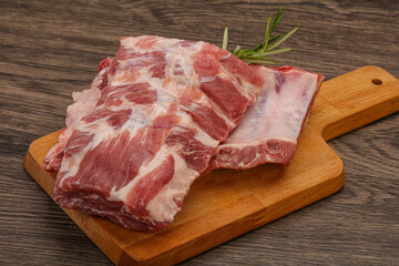 Fototapeta premium Raw pork ribs served rosemary