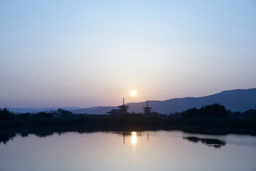 Fototapeta na wymiar 薬師寺の日の出