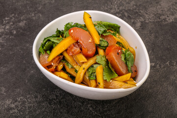 Salad with mango and chicken