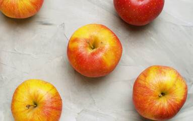 Fresh red and yellow apples