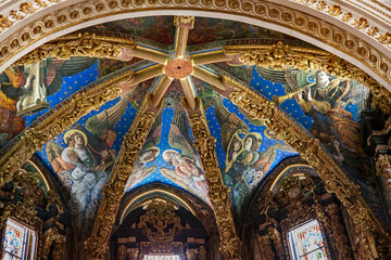 Fototapeta na wymiar Valencia, Spain: interior of the cathedral - ceiling of the dome 