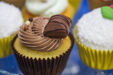 cupcake au chocolat, noix de coco, pistache et autres parfums