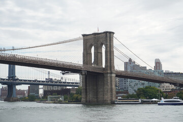 Fototapeta na wymiar Street shot of Brooklyn Bridge 4