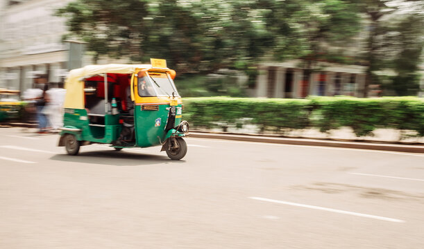 Moto Rickshaw in moution, New Delhi, India.