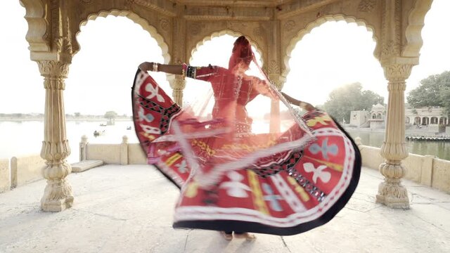 Traditional Indian dancers. Rajasthan, India.