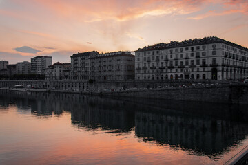 Fototapeta na wymiar Goldskies in a sunset in Turin