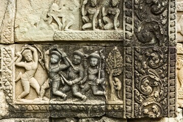 bas-relief au The Baphuon is a temple dedicated to the Hindu God Shiva in Angkor, Siem Reap, Cambodia