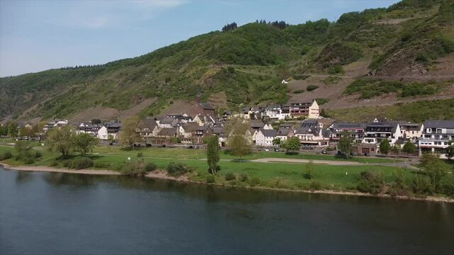 Moseltal bei Valwig und Ernst