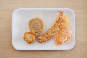 fried shrimp with seasoning flour served with sausage and salad