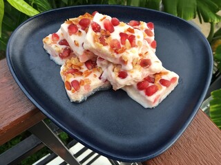 Pomegranate and peach yogurt almond