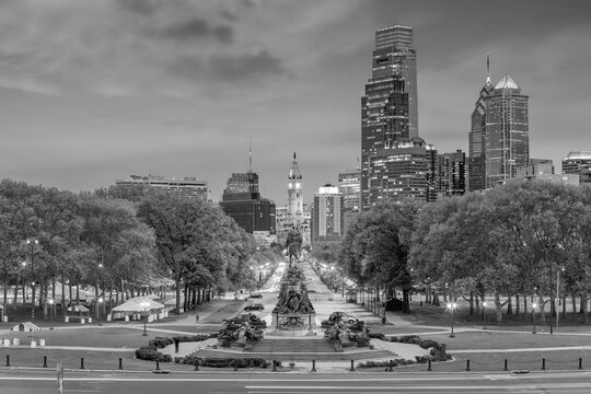 Fototapeta Cityscape of downtown skyline Philadelphia in Pennsylvania