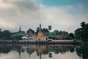 Naklejka premium wat chong kam temple in maehongsorn northern of thailand