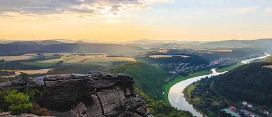 Sonnenaufgang beim Lilienstein, Elbsandsteingebirge, Sächsische Schweiz © Thomas