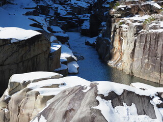 美しい冬景色　雪の積もった寝覚ノ床