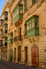 Fototapeta na wymiar street in Valletta, Malta, with traditional house architecture